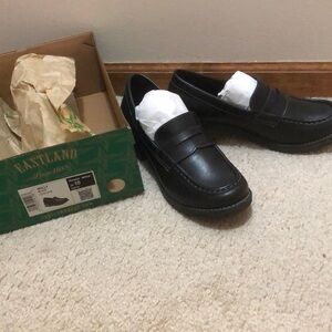 Eastland womens size 10 M Holly loafer NWT